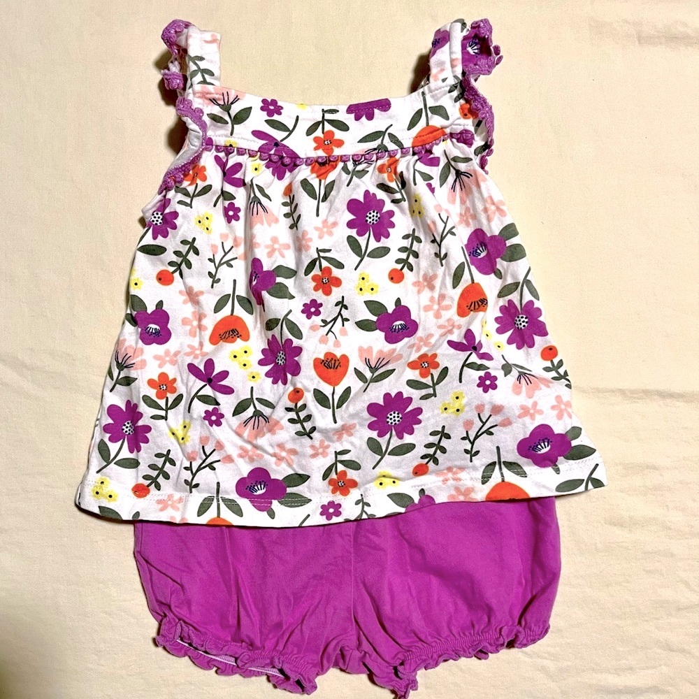 🍋 3/$14 Carter’s flower shirt and purple shorts -girl